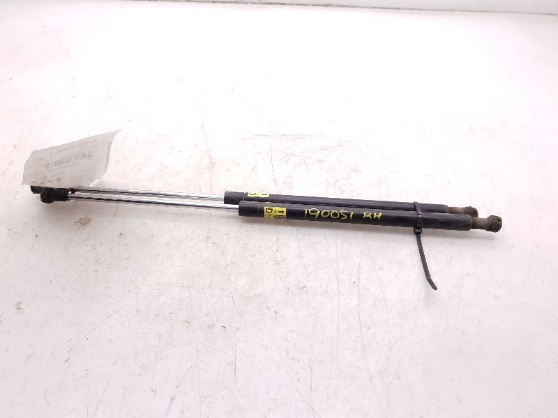 12 1314 15 16 17 Toyota Prius C Hatchback Strut Pair LH and RH