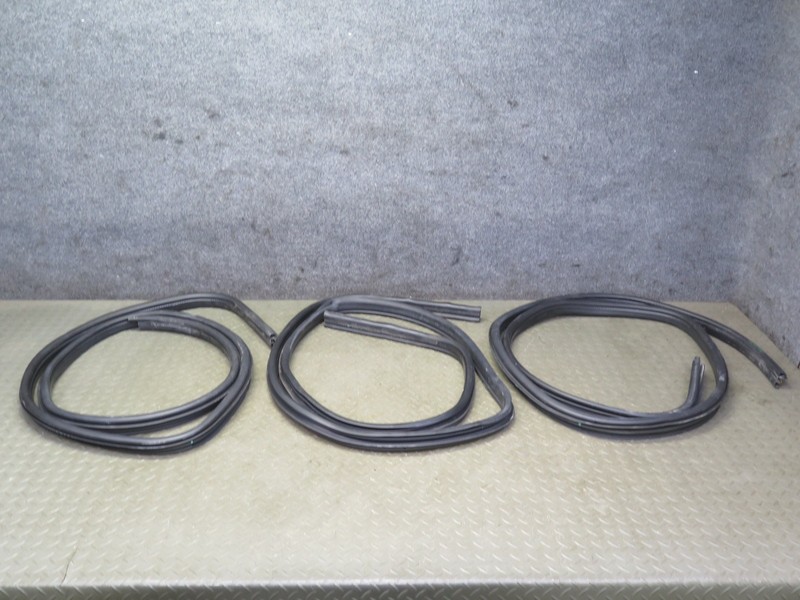 03-09 HUMMER H2 FRONT RIGHT & REAR DOOR BODY WEATHER STRIP RUBBER SEAL SET OF 3