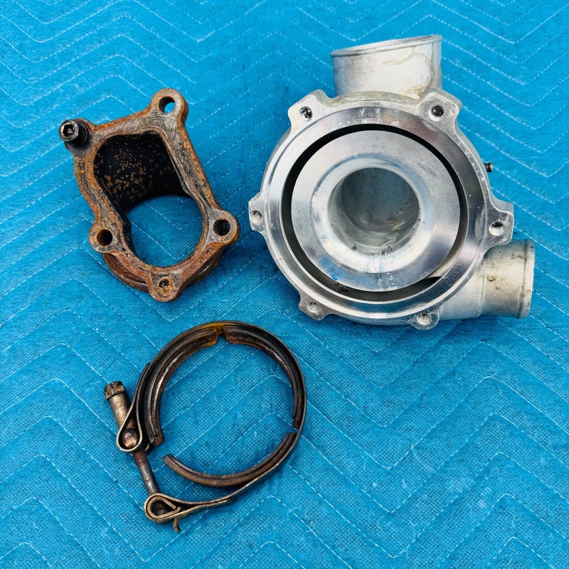 15–18 Ford Focus ST Turbocharger Compressor Housing with Outlet Flange & Clamp