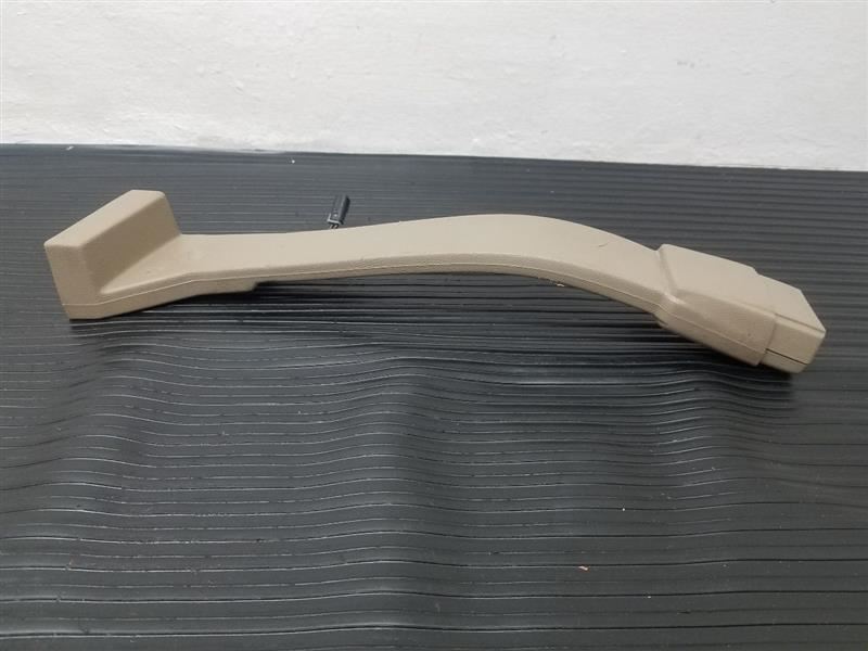 2000 Cadillac Escalade Front Right Passenger Seat Buckle OEM 12470450