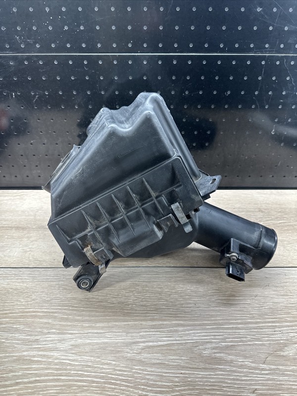 2010-2015 Infiniti Q60 G37 Coupe Left Driver Air Cleaner Box Filter OEM