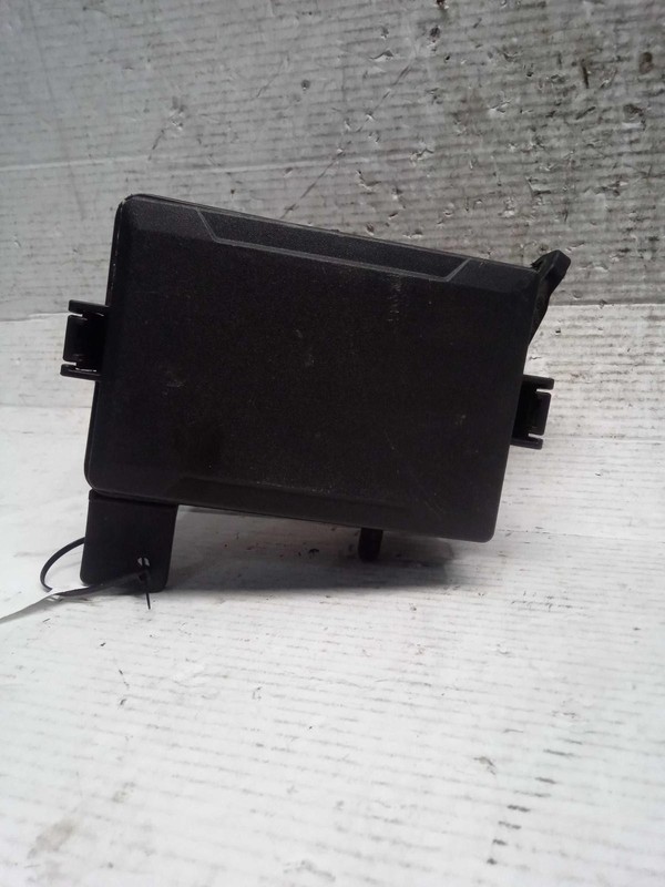 2021 Hyundai Venue Fuse Box OEM 91270K2110 Red 104K Miles SUV Parts