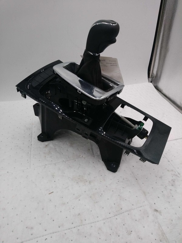 2018 Buick Regal Automatic Transmission Shift Lever Assembly 68k Miles 4WD