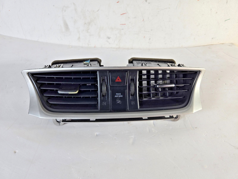 2013-2015 Nissan Sentra Front Dash Center Air Grille Grille Hazard Switch OEM 70