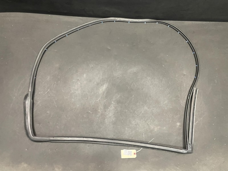 Rear Right Door Weatherstrip 2018 Kia Sportage 83140-D9000 2017 2019 2020 - 2022