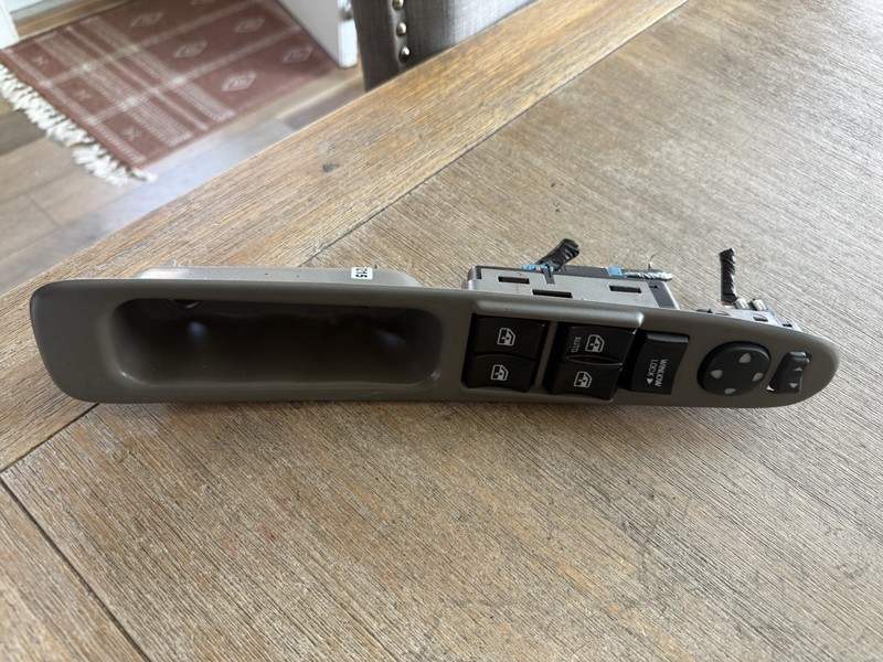 00 01 02 03 04 05 IMPALA BEZEL DRIVERS SIDE LEFT MASTER WINDOW SWITCH OEM M2124