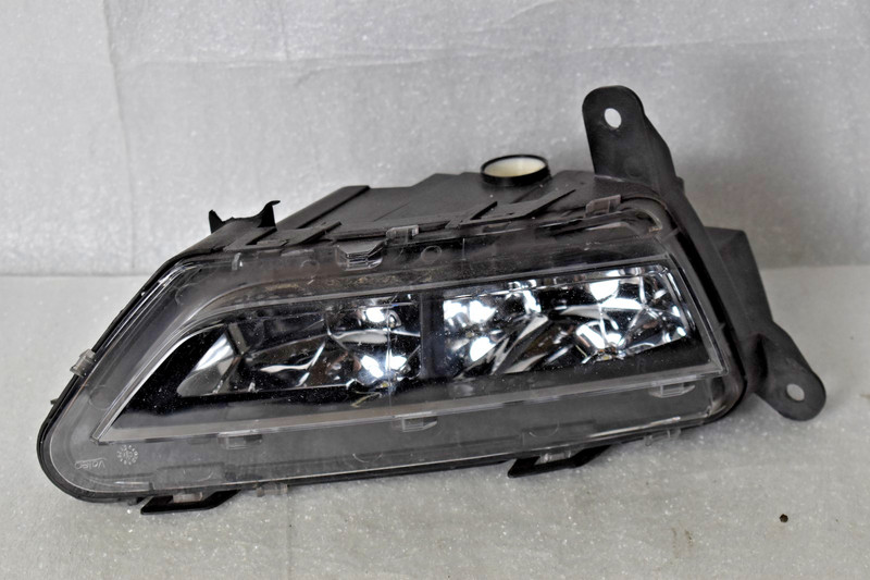PORSCHE MACAN CAYENNE 2015-2018 FRONT RIGHT FOG LAMP OEM