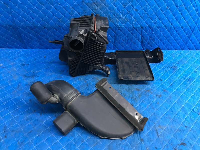 07-12 Nissan Sentra Air Intake Cleaner Filter Box Housing Assembly 16500-ET000