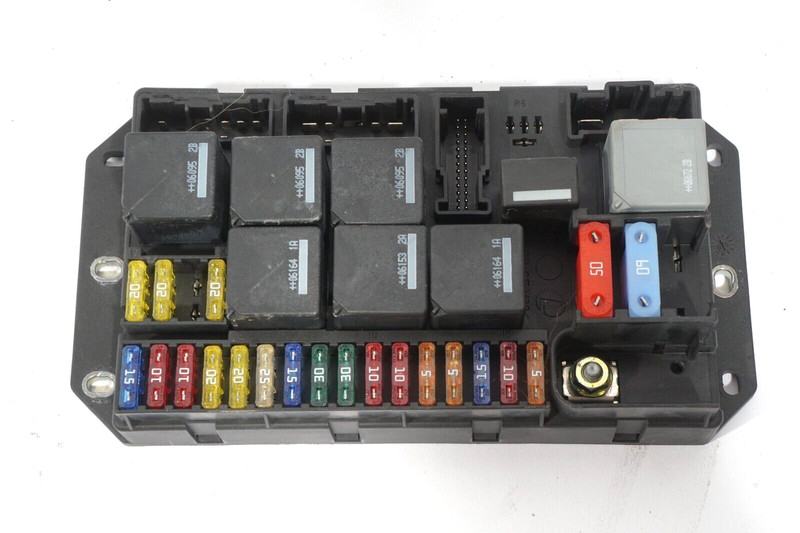 06-09 Range Rover Supercharged Fuse Relay Junction Box Rear Fusebox YQE500340