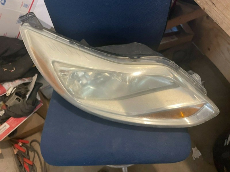 12-14 Ford Focus OEM RH PASSENGER SIDE HEADLIGHT ASSEMBLY - NICE CONDITION