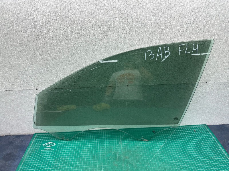 11-18 Audi S8 A8 Quattro FRONT LEFT DRIVER SIDE DOOR WINDOW GLASS OEM