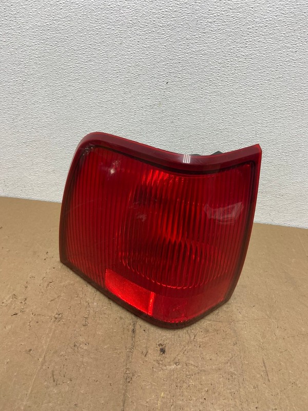 2003 to 2006 Lincoln Navigator Left Driver LH Side Tail Light OEM AC7269 LK