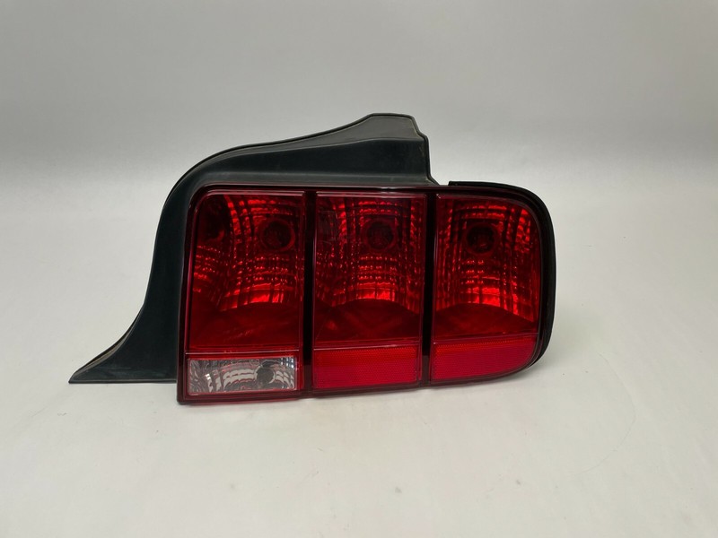 2005-2009 FORD MUSTANG GT ROUSH SHELBY PASSENGER RIGHT RH SIDE REAR TAIL LIGHT