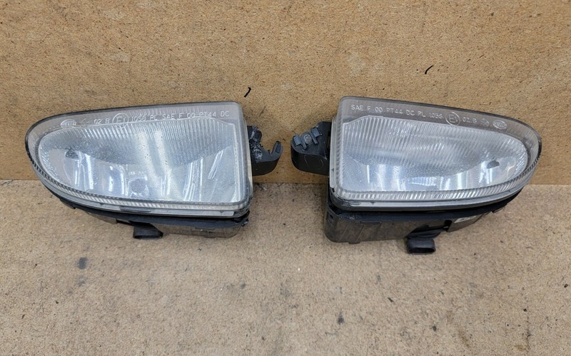 2001 - 2005 Chrysler PT Cruiser Fog Light OEM Left And Right Side #5288796AD