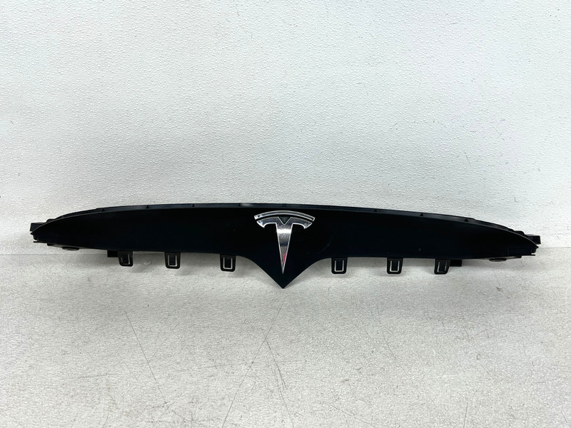 ⭐16-20 TESLA MODEL X FRONT BUMPER UPPER GRILLE EMBLEM BRACKET TRIM OEM LOT2740
