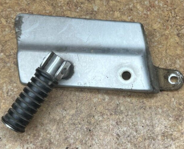 2009 Yamaha XV250 V Star Left Side Rear Passenger Foot Rest Peg Mount 09 XV 250