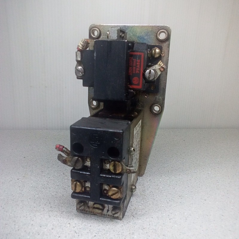 Allen Bradley 849A-Z0D25 Ser B. Pneumatic Timing Relay