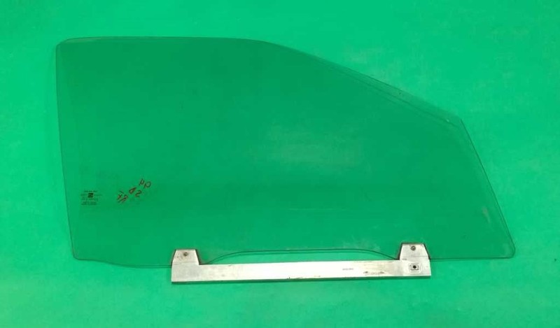 94 95 96 97 98 99 DEVILLE PASSENGER RIGHT FRONT WINDOW DOOR GLASS OEM 3586-39