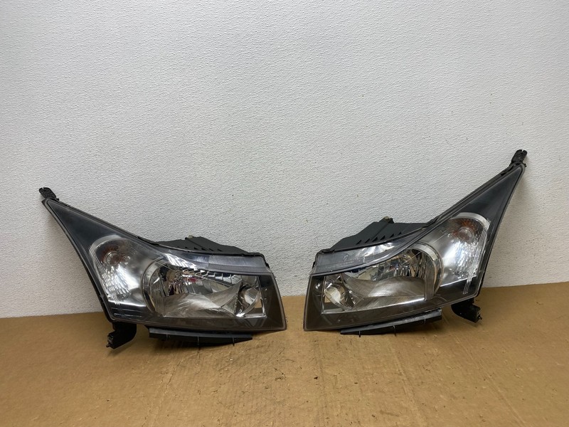 2011 to 2015 Chevrolet Cruze Halogen Left+Right Set Headlights AD1362 DW