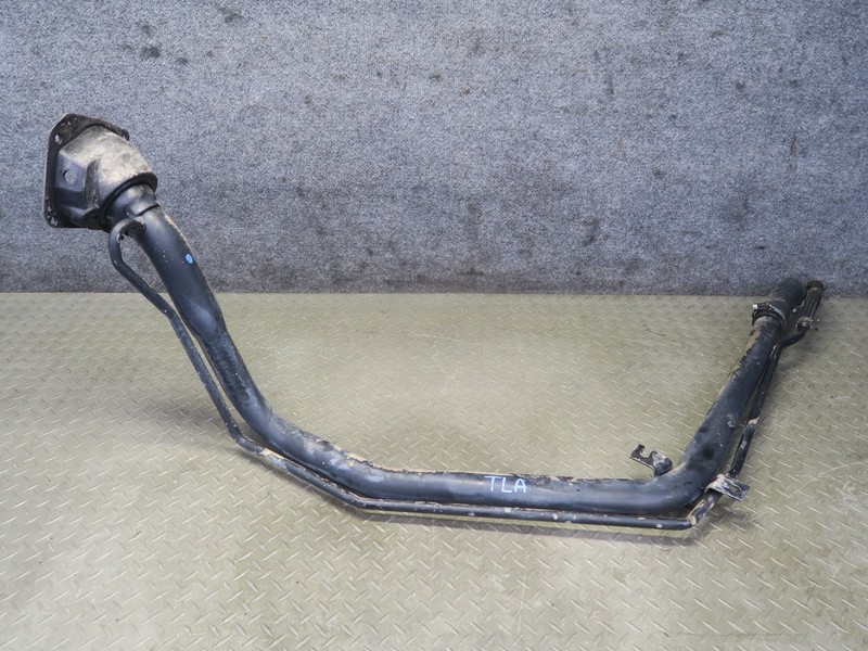 1991-1997 TOYOTA LAND CRUISER FJ80 FUEL GAS FILLER NECK ASSEMBLY