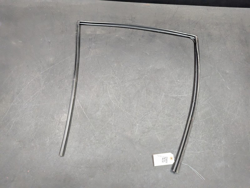 Rear Right Door Window Glass Run Channel 2018 Toyota RAV4 68142-0R030 2013- 2017