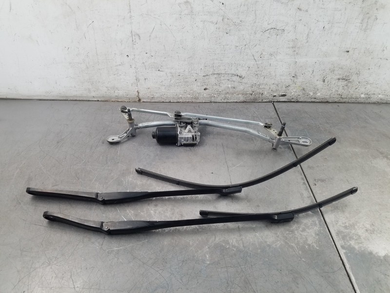 2018 BMW M5 F90 Windshield Wiper Motor / Linkage / Arms #3968 Z4