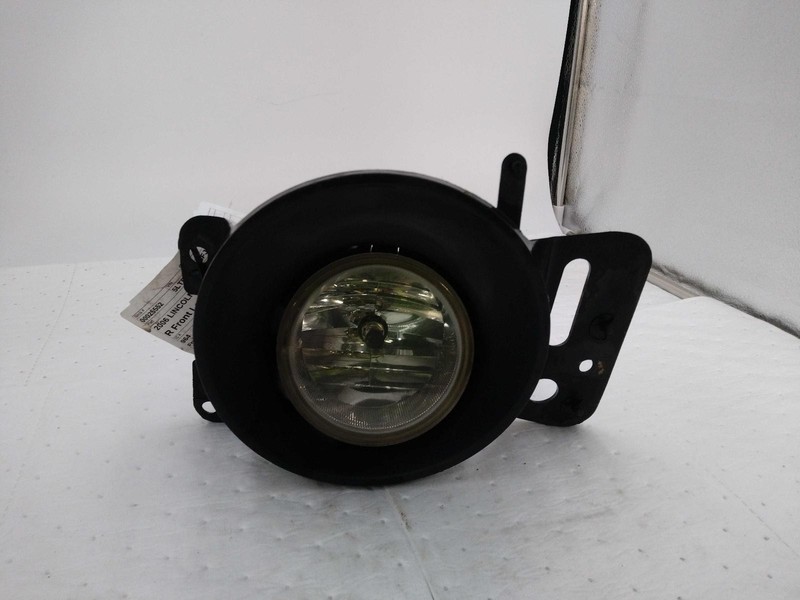 2006 Lincoln LT Right Fog Light Assembly White OEM 219099 116K Miles