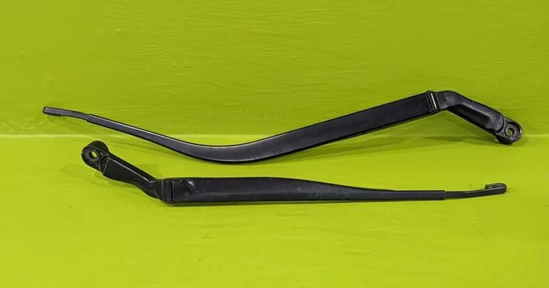 13 M37 DRIVER LEFT/PASSENGER RIGHT WINDSHIELD WIPER ARMS (PAIR) OEM 3802-134
