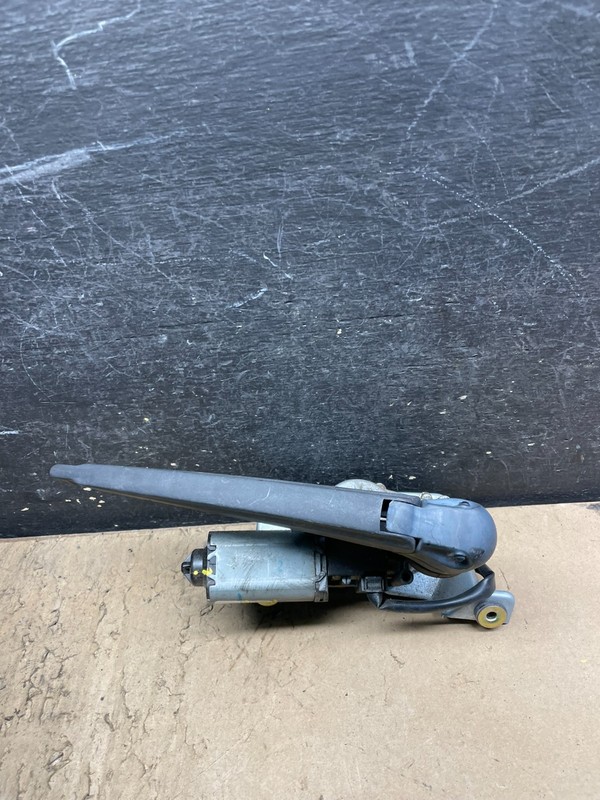 1999 to 2005 Saab 9-5 Wagon OEM Rear Windshield Wiper Motor W6839 DG