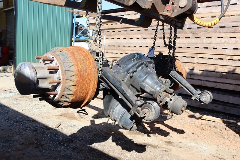 2012-2023 KENWORTH T680 REAR DRIVE AXLE MERITOR RATIO 3.25 ASSEMBLY OEM