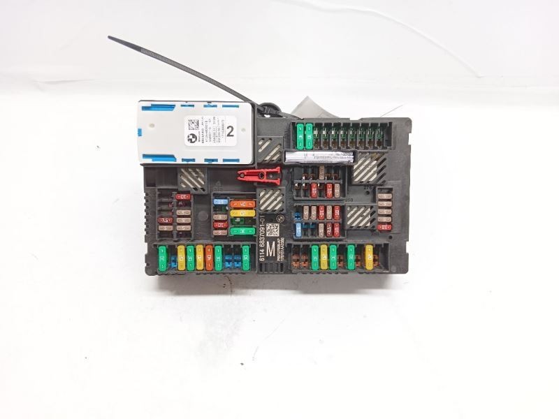 18-20 BMW G30 530i 540i M550 Trunk Fusebox Control Module 61146837091