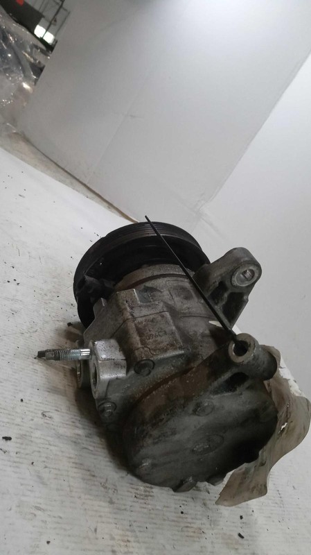 2010 Jeep Liberty A/C Compressor 3.7L OEM 55111506AA 152K Miles White