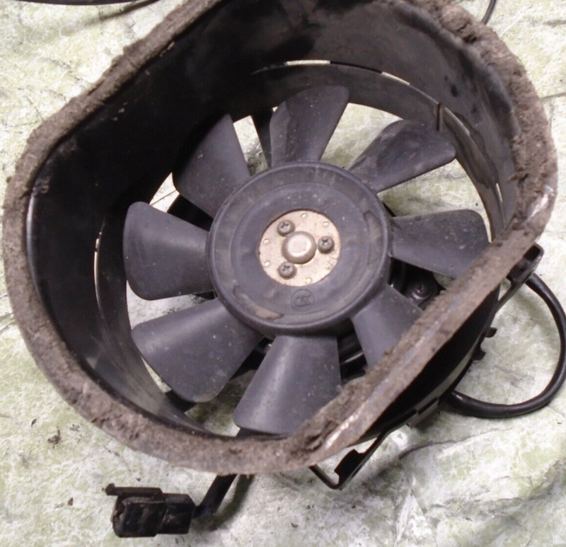2004 Suzuki Marauder VZ800 VZ 800 Radiator Coolant Fan Engine Cooling Shroud 04