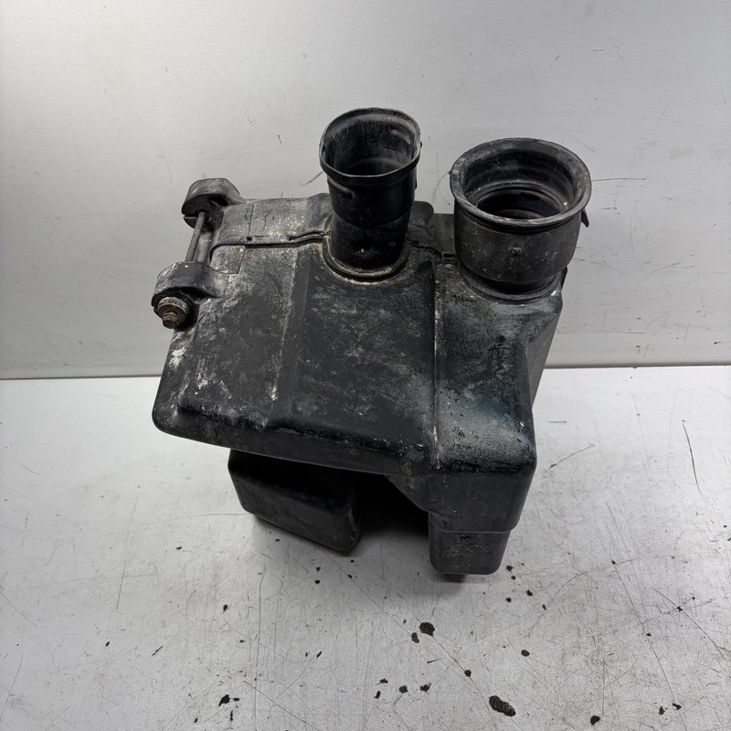 01-03 Acura CL Base Air Intake Resonator Chamber 17230-P8E-A00 OEM