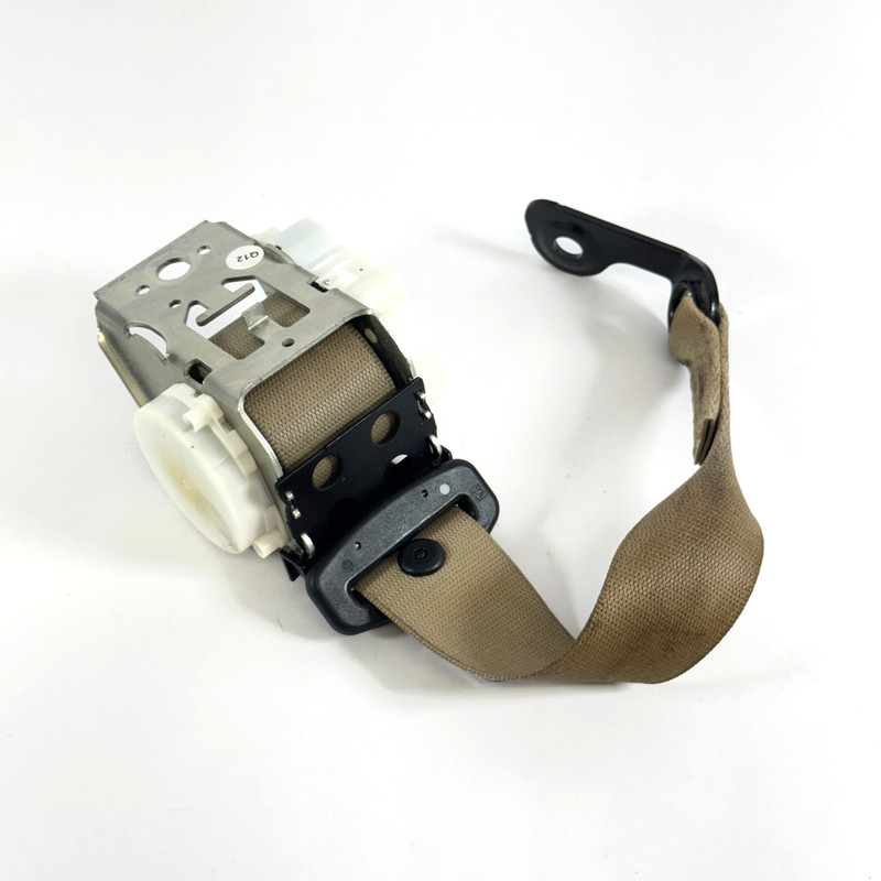📌 2010-2014 MERCEDES W204 C250 C300 REAR CENTER SEAT BELT RETRACTOR OEM