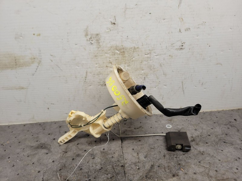 Passenger Fuel Pump Assembly Convertible M54 Fits 01-06 BMW 325i 1550349