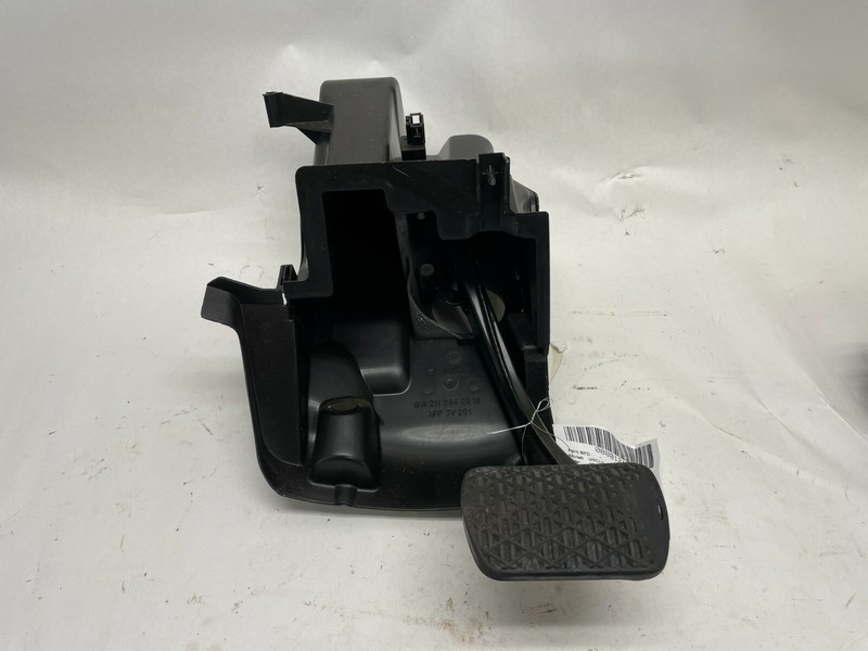 2006 MERCEDES-BENZ CLS500 W219 BRAKE STOP PEDAL PAD WITH BRACKET SUPPORT OEM