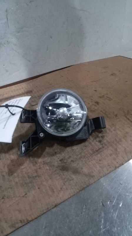 Used Driving Light fits: 2002 Volkswagen Beetle Fog-Driving bumper mounted Grade