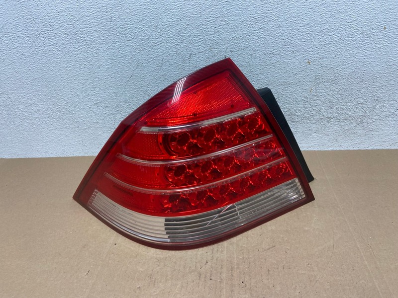 2005 to 2007 Mercury Montego Left Driver LH Side Tail Light OEM AE4993 LK