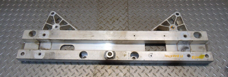 CHRYSLER PACIFICA FRONT SUSPENSION UPPER CROSSMEMBER MOUNT BRACKET OEM 2017-23