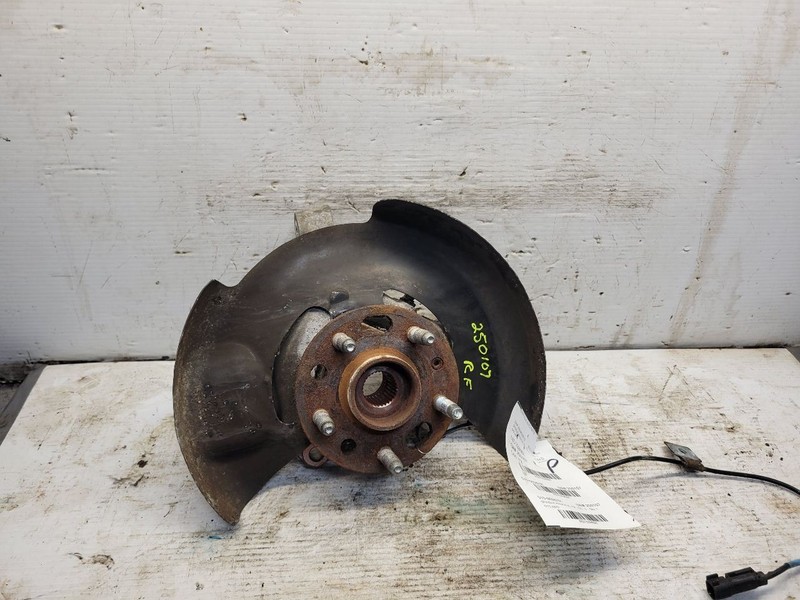 Passenger Right Front Spindle/Knuckle Fits 10-17 EQUINOX 1559091