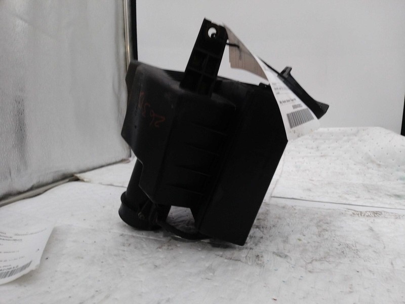 2013 Nissan Rogue Air Cleaner Assembly OEM 16500JG30B Used 134K Miles