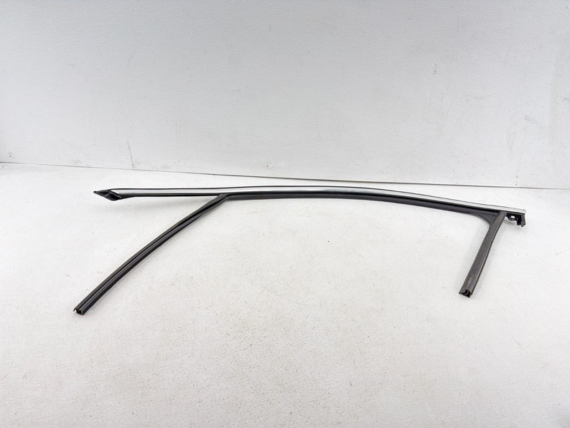 2016-2023 CHEVY MALIBU FRONT left SIDE DOOR WINDOW GLASS RUN CHANNEL SEAL OEM