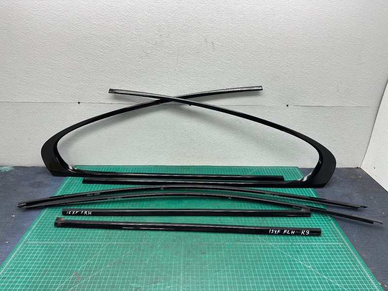12-15 JAGUAR XF XFR FRONT & REAR DOOR WINDOW MOLDING SET Black OEM