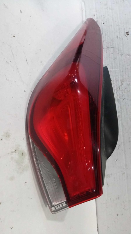 2015 Hyundai Elantra Left Tail Light Assembly Silver OEM Used 498652