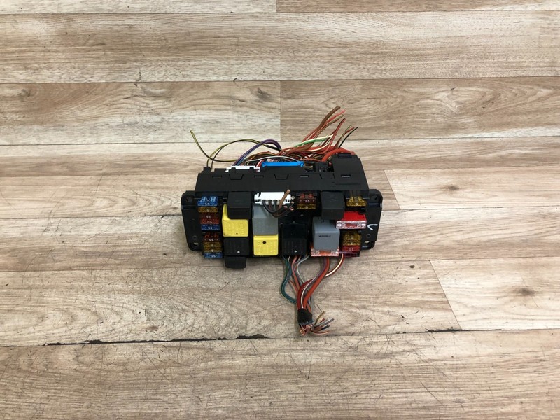MERCEDES BENZ OEM R171 SLK280 SLK350 FRONT SAM FUSE BOX RELAY FUSES 05-11 3