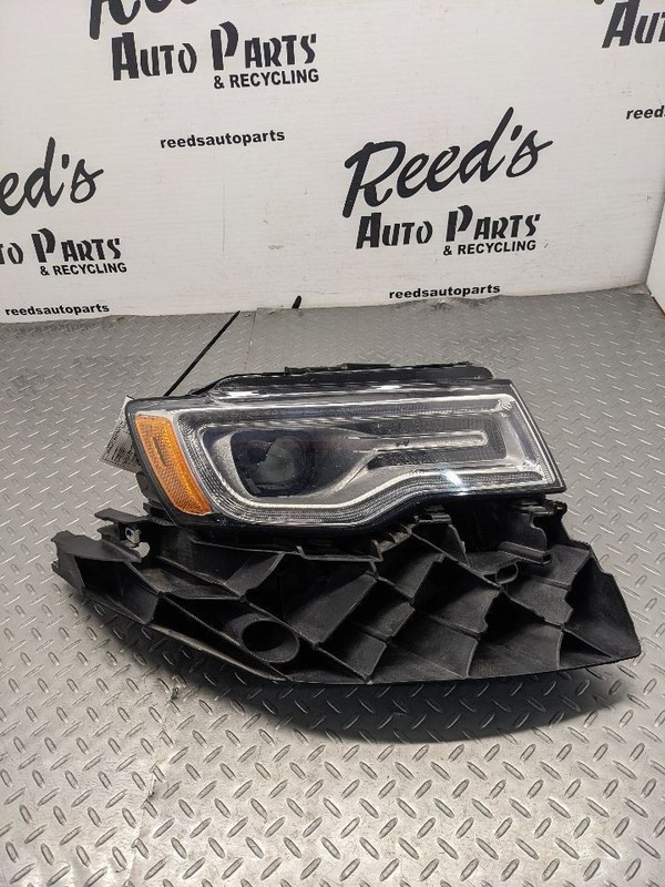 Passenger Headlight Bi-xenon HID Chrome Bezel Fits 17-20 GRAND CHEROKEE 1136808