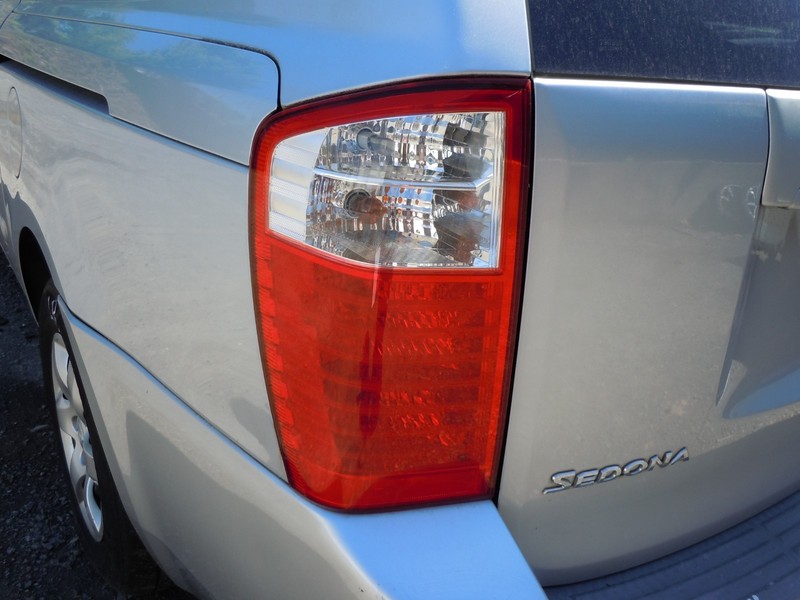 2006-2010 Kia Sedona Tail Light Lamp Driver Left LH 118.9" LWB