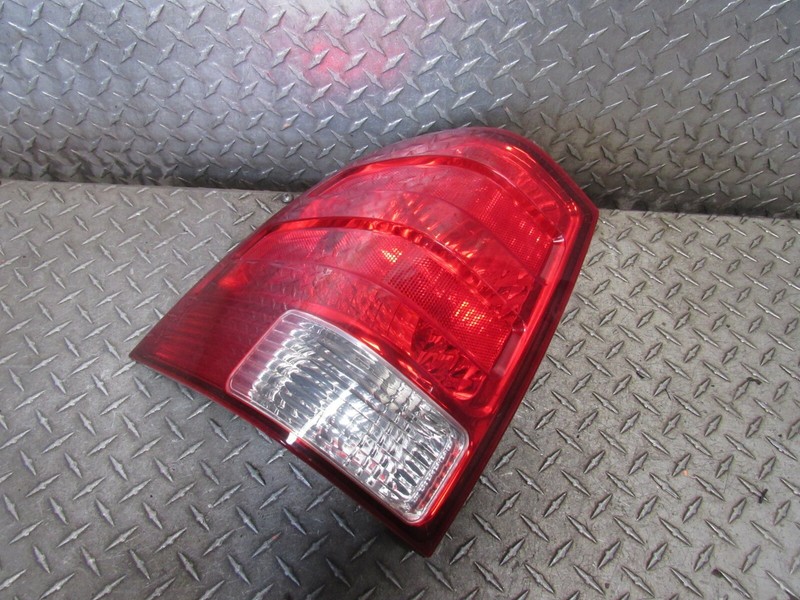 03 04 05 06 FORD EXPEDITION LEFT DRIVER REAR TAIL LIGHT BRAKE LAMP