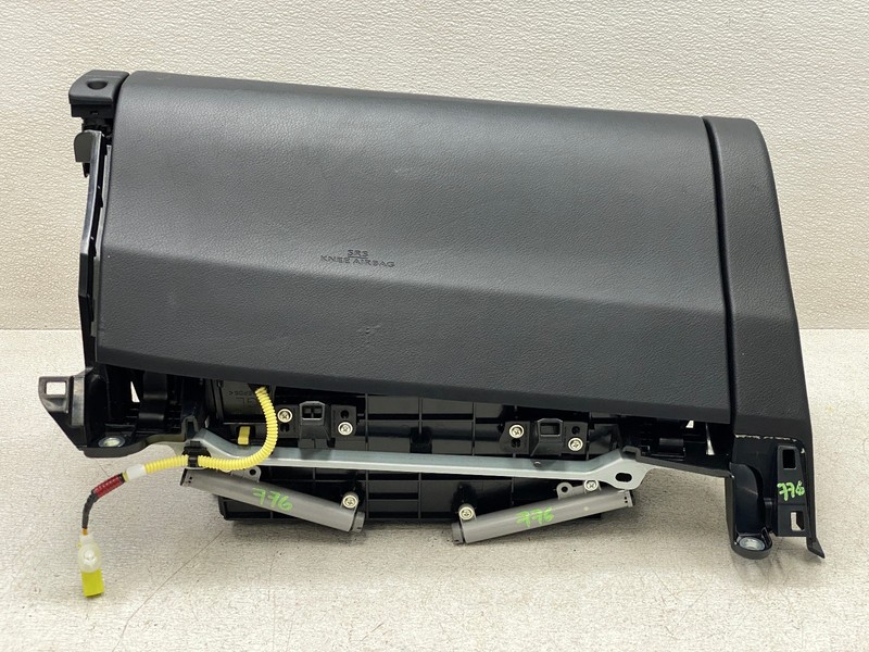 2016-2017 LEXUS GS200T GS350 GLOVE BOX STORAGE COMPARTMENT ASSEMBLY OEM LOT776